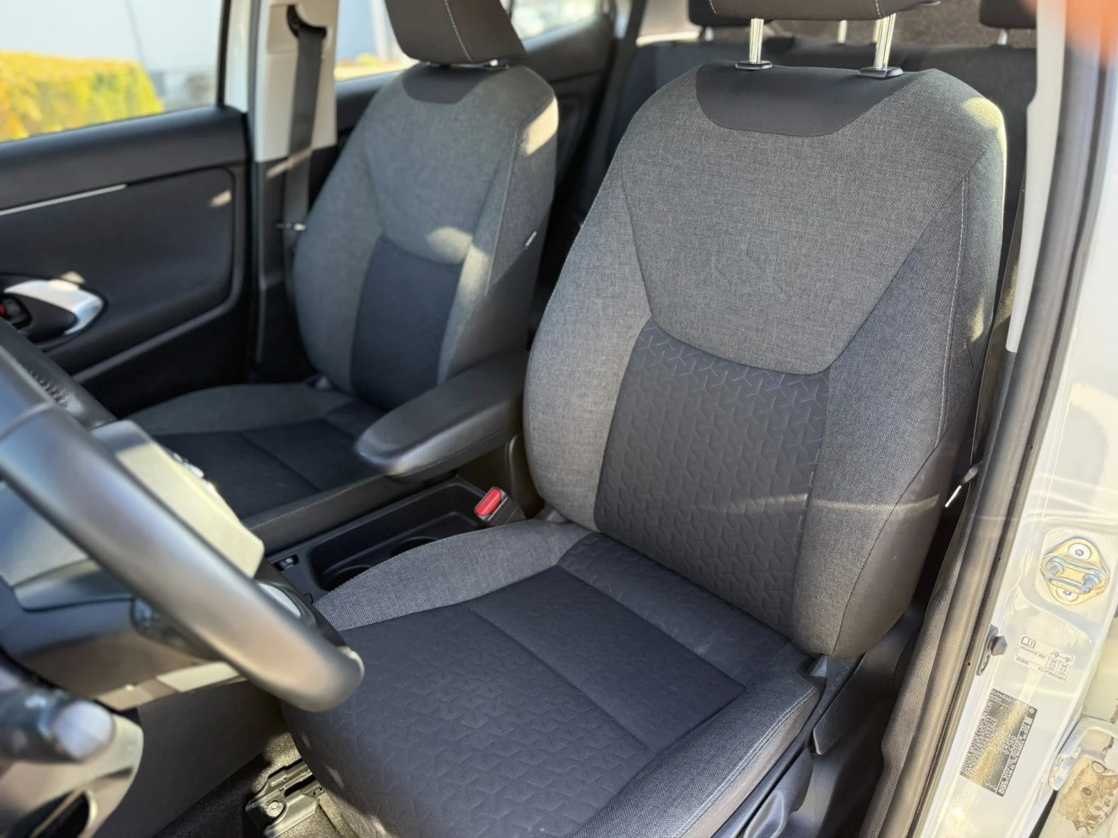 Toyota Yaris Cross Hybrid / 2022 / Камера / Дистроник, снимка 8