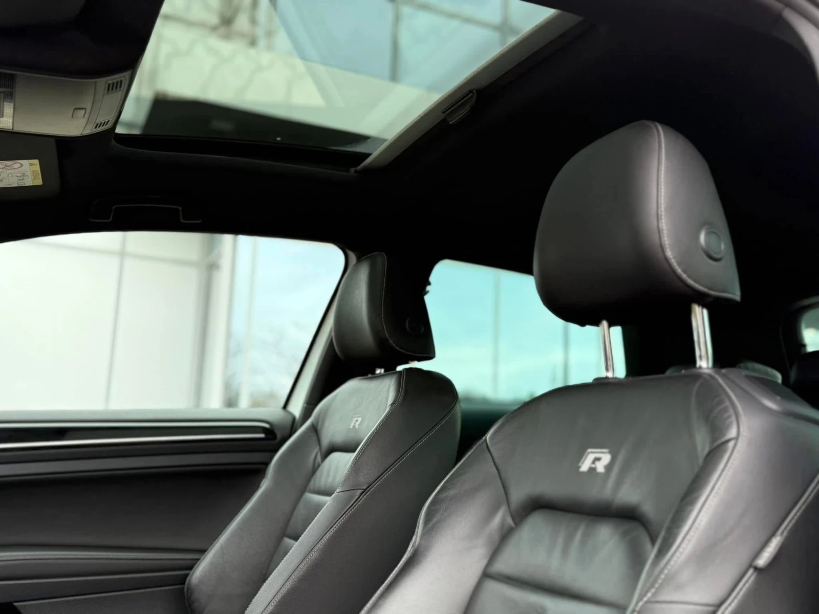 VW Golf 7 R / 300 hp / Manual / SWISS / Full History / Гар 2015, снимка 9